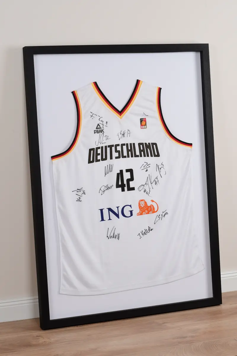 Bilderrahmen für Trikot in der Farbe Schwarz