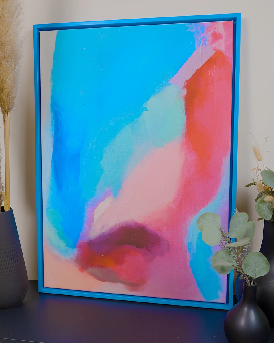 Schattenfugenrahmen Jill in Neonblau in Wohnambiente