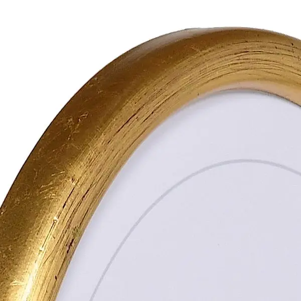 Ansicht der Ecke eines Ovalrahmens in der Farbe Gold