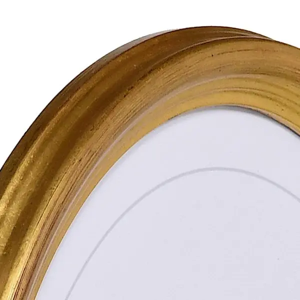 Ansicht der Ecke eines Ovalrahmens in der Farbe Gold