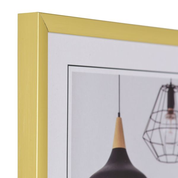 Ansicht der Ecke eines schmalen Kunststoffrahmens in der Farbe Gold