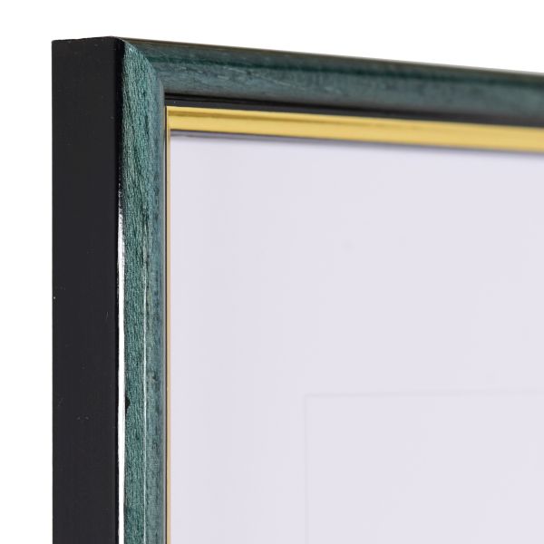 Ansicht der Ecke eines blauen Bilderrahmens mit innenliegender Goldkante